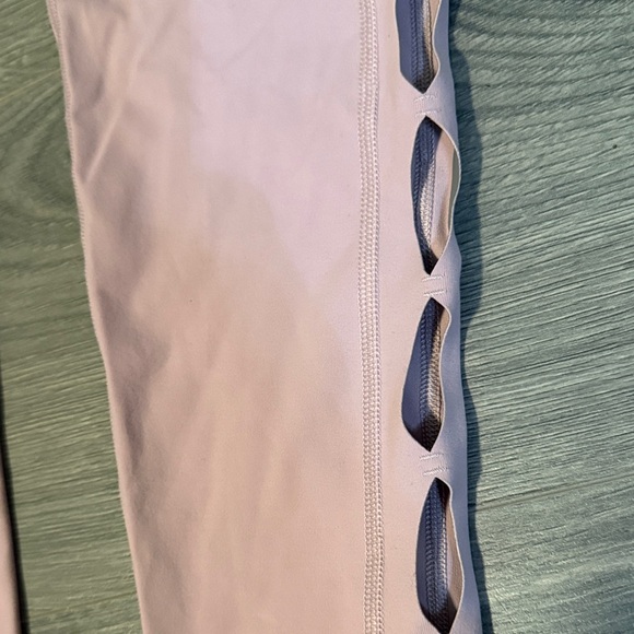 Victoria Sport Women's Pink Leggings with Side Cutouts. Size M - Picture 2 of 8